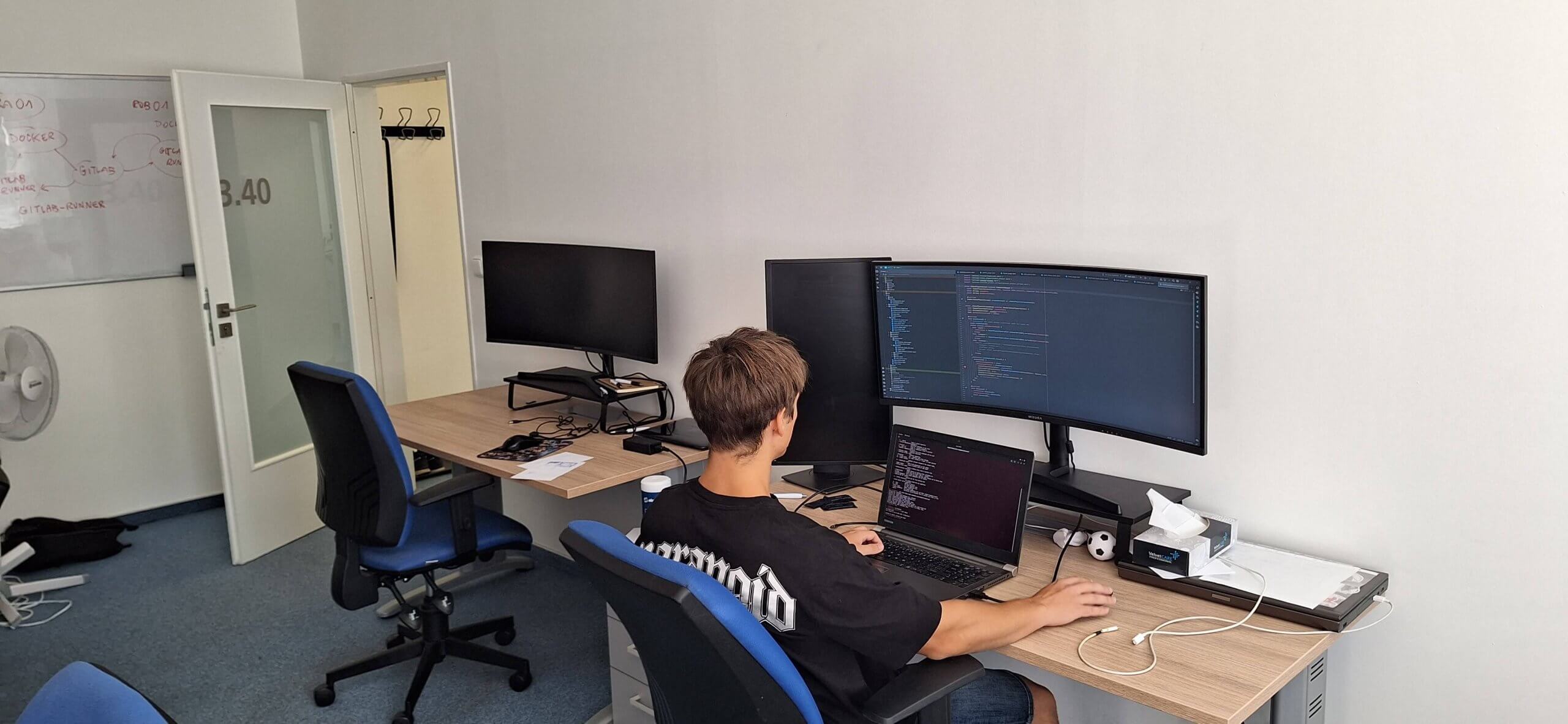 Modernise your office with the new 34″ MISURA curved monitors – Triton IT